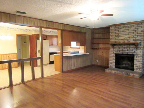 2nd image of 208 Woodhaven St