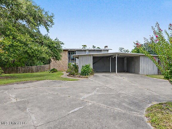 3rd image of 2416 Rolling Meadows Rd