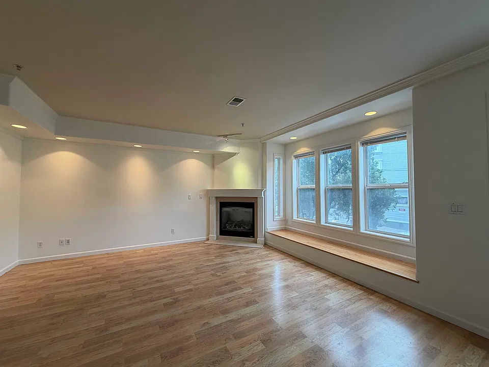 2383 Post St
