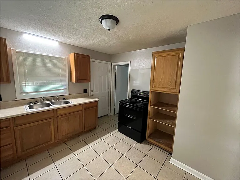2408 N McVay Dr — Photo 5