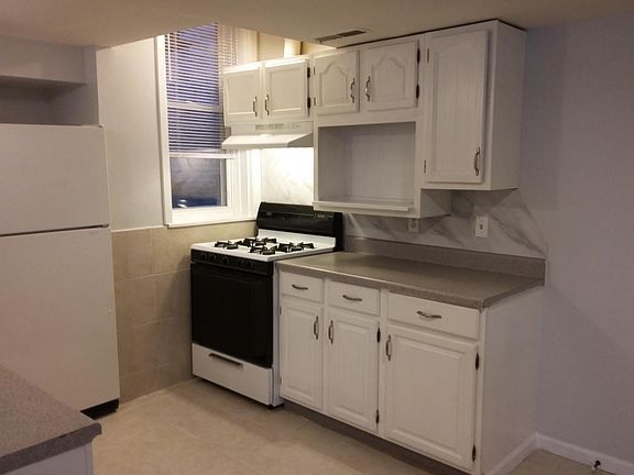 3rd image of 4735 N Washtenaw Ave APT 1G