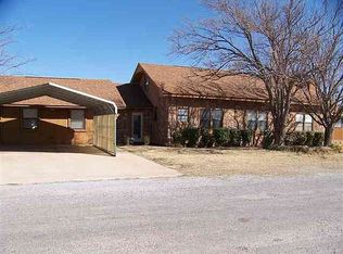 1001 1st St, Chattanooga, OK 73528