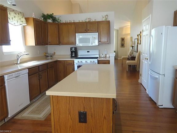Eat-in kitchen