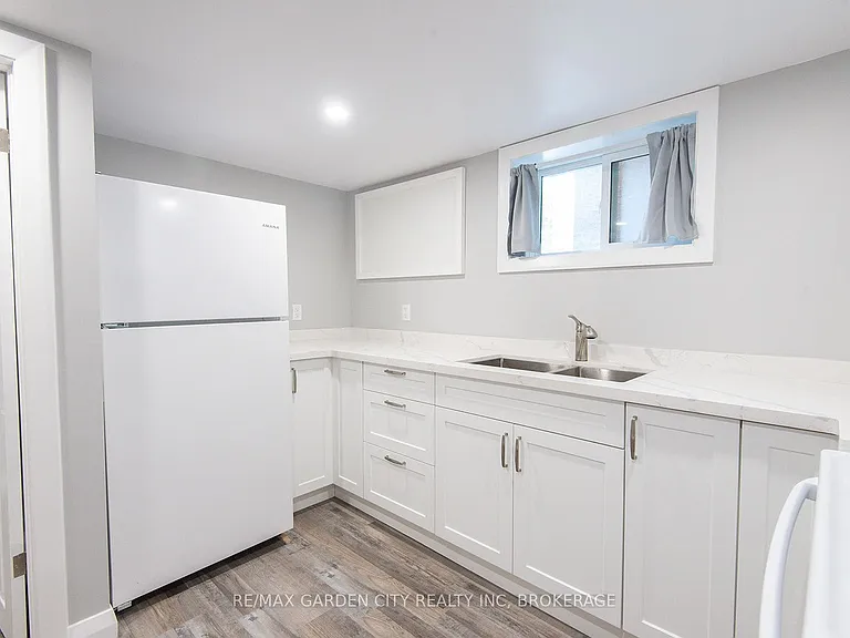 191 Russell Ave #LOWER — Photo 11
