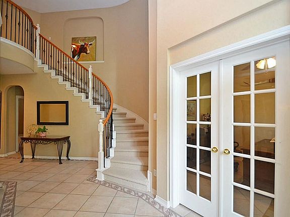 5th image of 3827 Oakland Cir