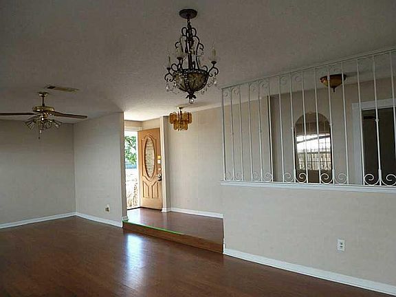 4th image of 810 Sheree Lynn Ct
