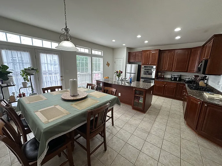 2207 Potomac Club Pkwy — Photo 5