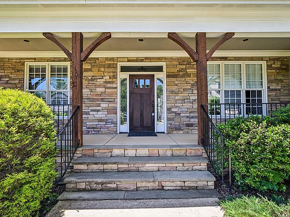 3rd image of 204 Plantation Dr