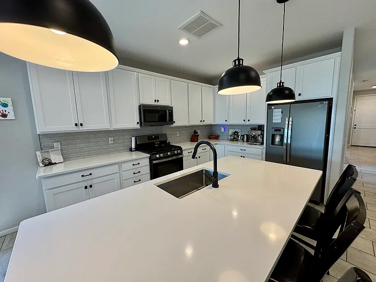 2870 N Blossom Ln — Photo 3