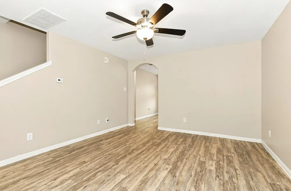 4 bed, 2.5 bath, 1736 sqft, $2,050 — Photo 4