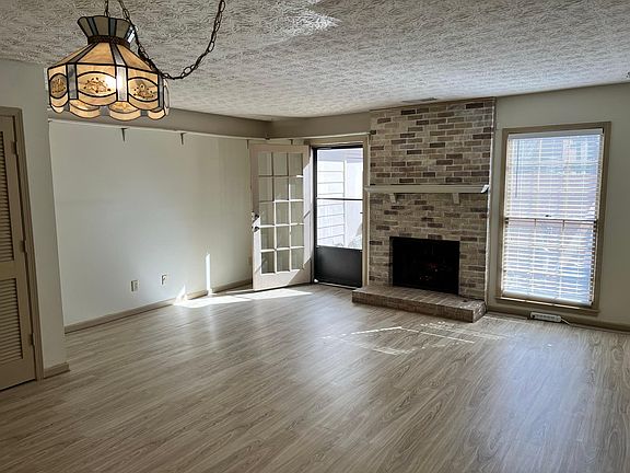 4th image of 571 Wedgewood Dr