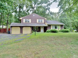 2 Ivy Ln E, East Windsor, NJ 08520