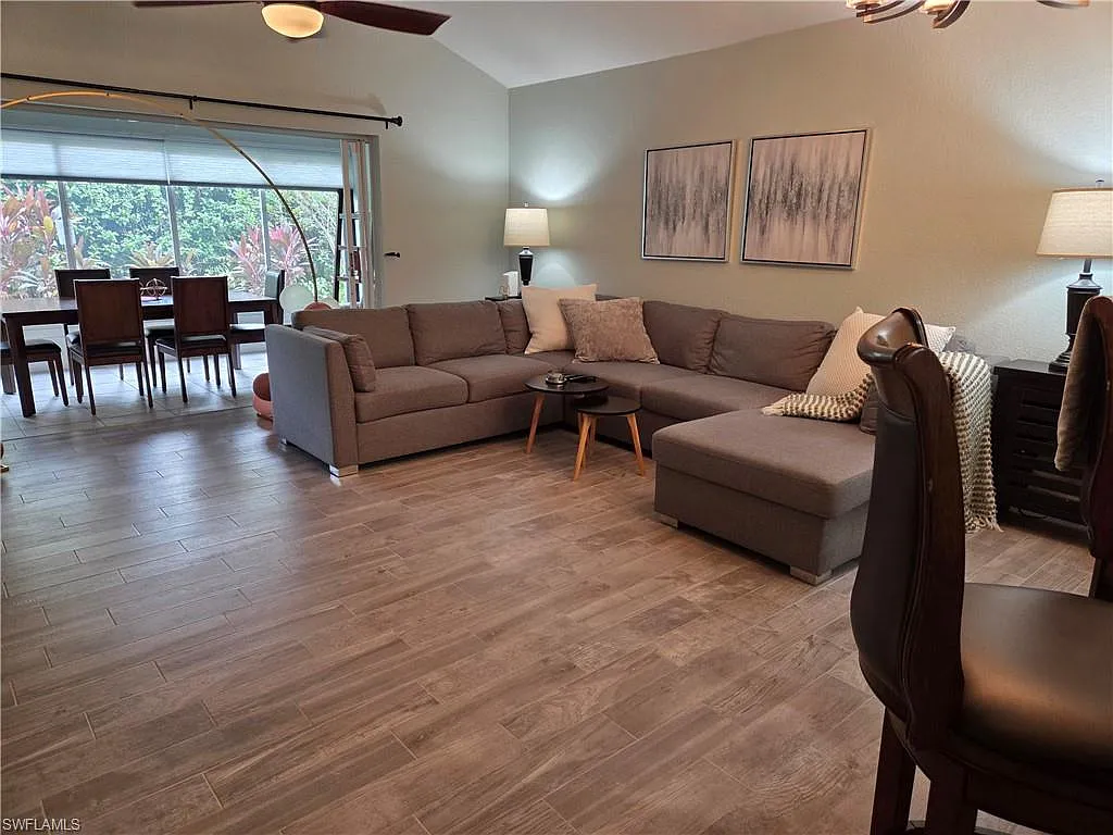 2 bed, 2.0 bath, 967 sqft, $4,000 — Photo 2