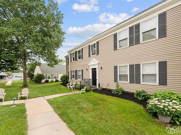 3rd image of 637 Yale Way #B