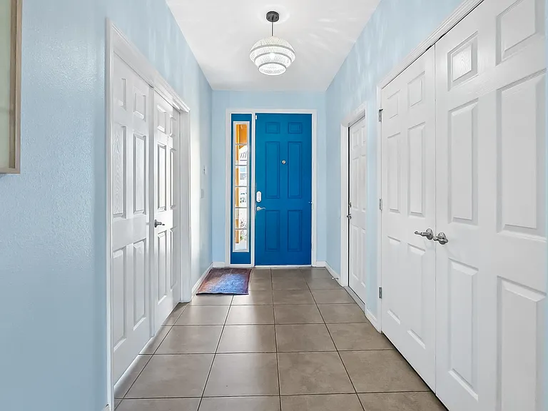 4445 Shiva Loop — Photo 2