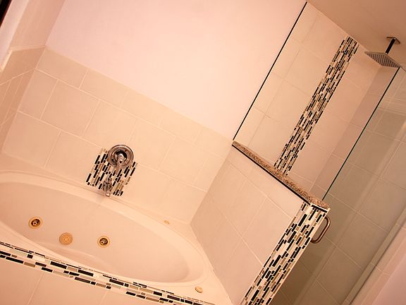 MstrBth JettedTub+RainShower