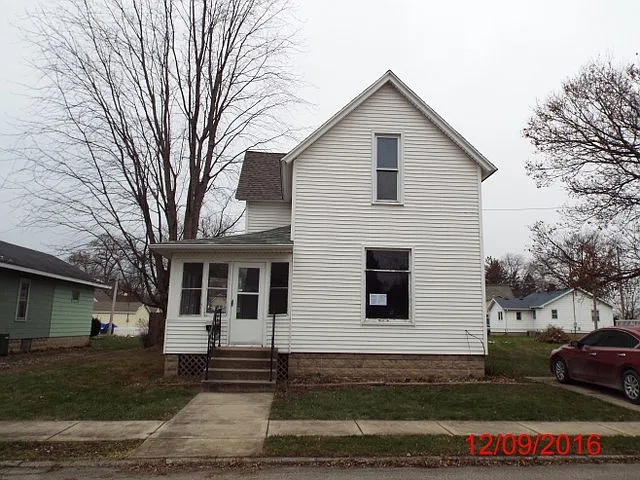 744 N College Ave photo 1