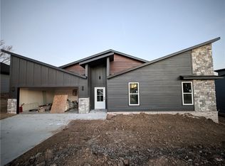 988 Clayton Rd, Cave Springs, AR 72718