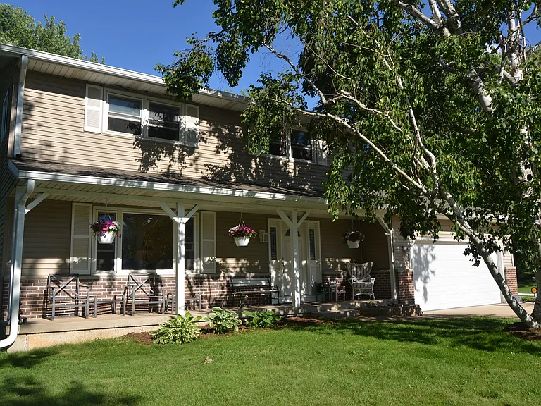 Devonshire Ln — Photo 2