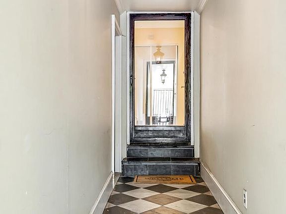 4th image of 1726 Bainbridge St #B