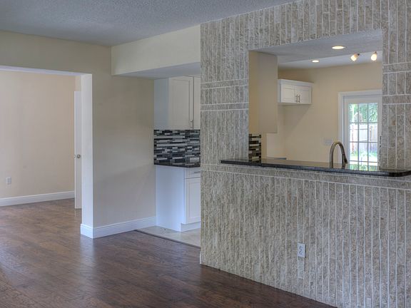 5th image of 804 Leisure Ave