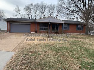 11825 Rosary Ln, Saint Louis, MO 63138
