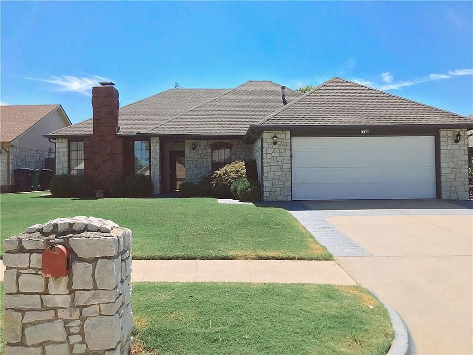 1st image of 1140 SW 127th Pl