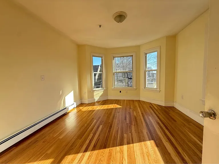72 Hanover St #3 — Photo 4