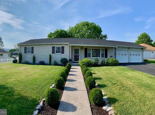114 W Maple St, Valley View, PA 17983