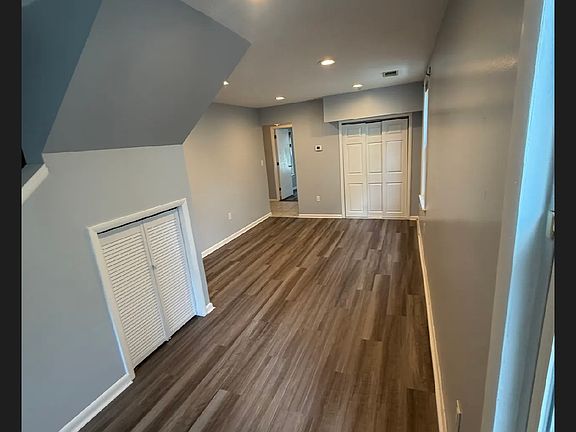 2nd image of 921 McLaughlin Run Rd APT 2