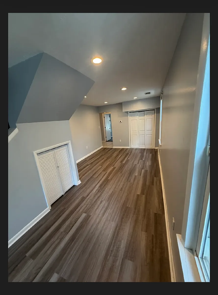 Building Photo - 921 McLaughlin Run Rd #2