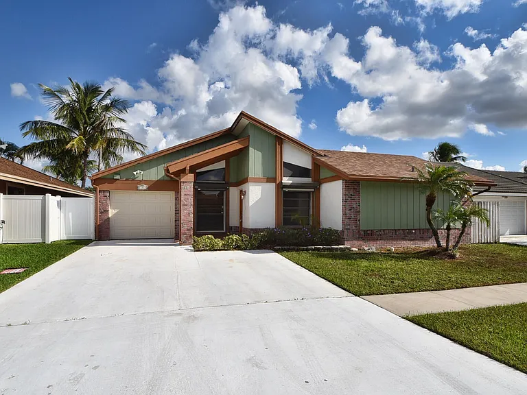 21518 Summertrace Cir — Photo 1