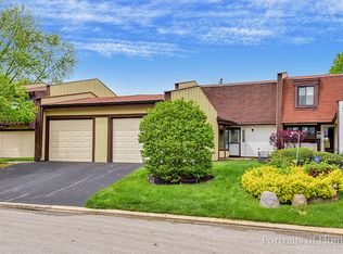 59 Westwood Sq, Indian Head Park, IL 60525