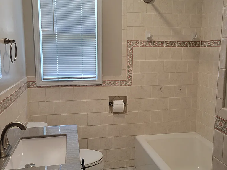 3128 Woodlawn Ave — Photo 8
