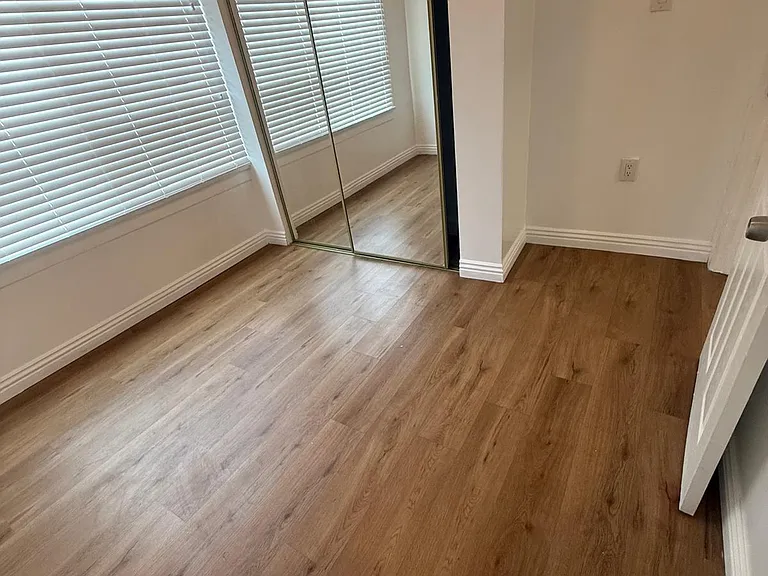 another view of bed room
