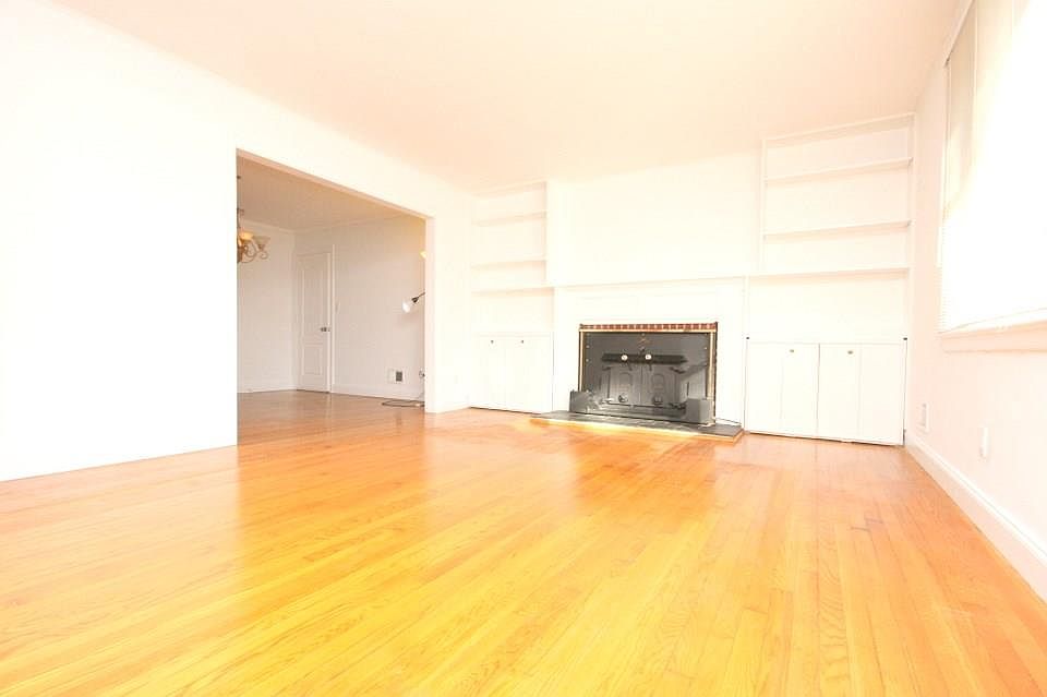1st image of 4076 Shore Dr