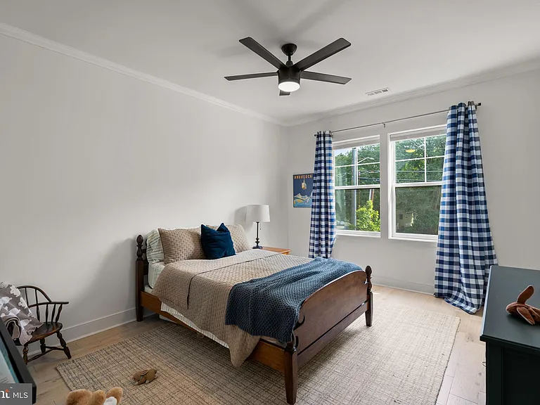 2854 Fairmont St — Photo 28