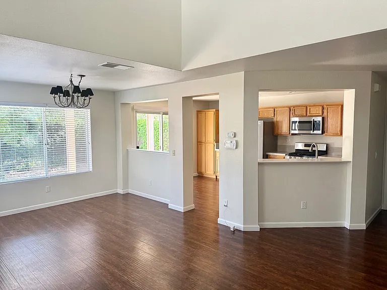 3512 Apollo Cir — Photo 2