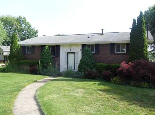223 Patton Dr, Coraopolis, PA 15108