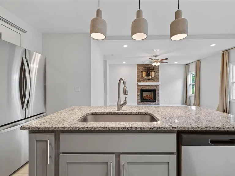 1437 Citadel Dr — Photo 15