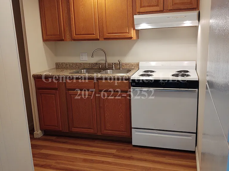 584 Riverside Dr — Photo 2