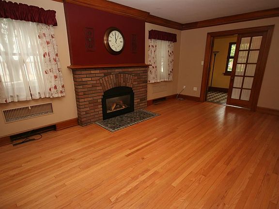 5th image of 606 Wilson St