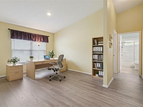 5th image of 5540 HAMLIN COURT