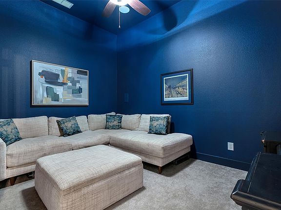 4th image of 610 Lavender Dr