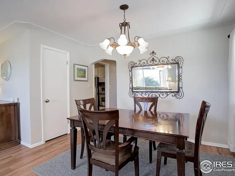 690 W Elmhurst Pl — Photo 8