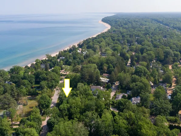 15853 Lakeshore Rd, Union Pier, MI 49129
