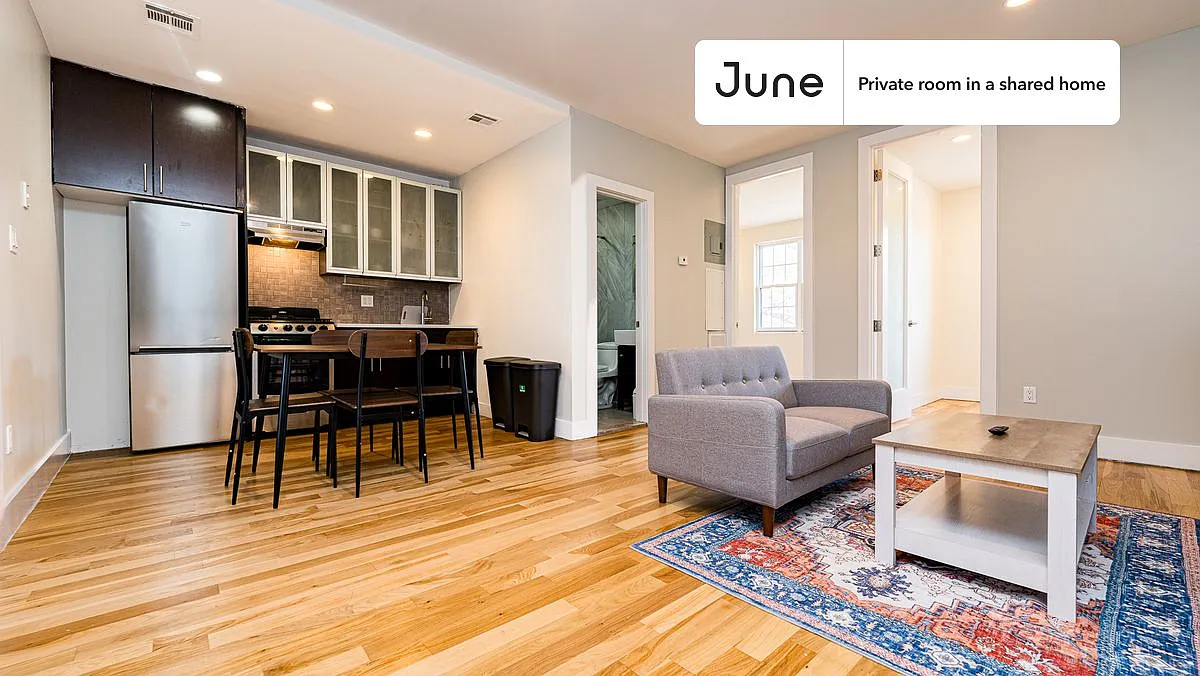 Queen bedroom in 4 bed/1 bath home in Clinton Hill #1803 D — Photo 4