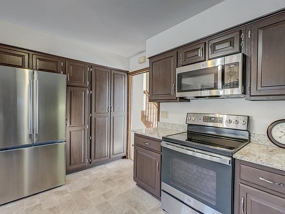 5th image of 214 Woodridge Dr