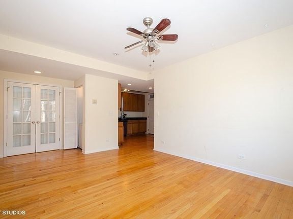 3rd image of 2553 W Ardmore Ave #2B