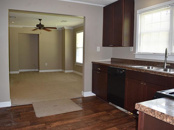 4th image of 5131 North Ave